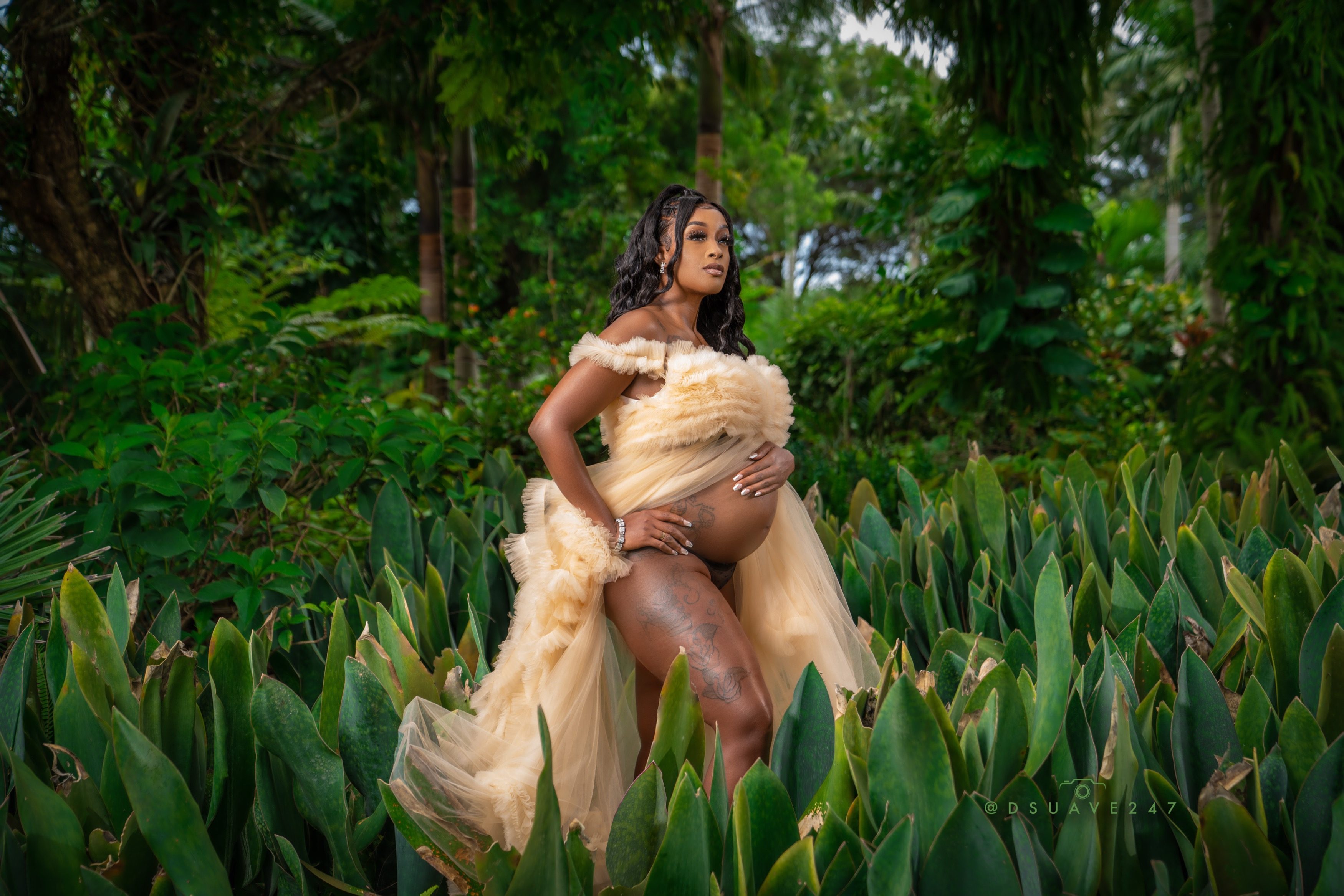 Maternity photography by D.Suave